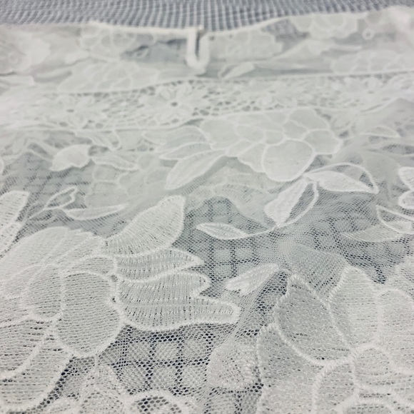 F21 Sheer Floral Lace Mesh Crop Top - Picture 4 of 5